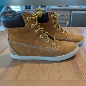 TIMBERLAND Women’s Wheat Nubuck Chukka Boots Size 7 Lace-Up